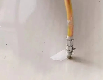尉犁瓷砖空鼓维修公司专业解答在瓷砖铺贴过程中，如果使用的砂料过粗（如全部使用了粗砂），可能会导致以下问题